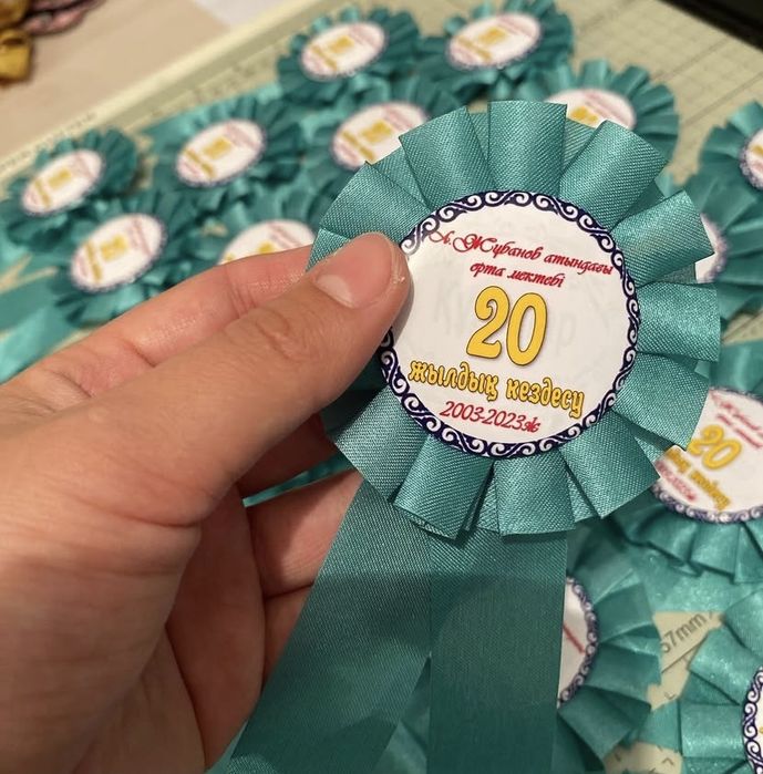 төсбелгі . құдалар. значок