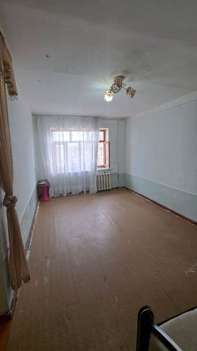 Чирчик шахри 
Окковок раддом ёнида  
1-хона 4-этаж 
Квартира Ижараг