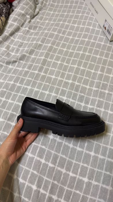 Дамски черни лофери 39 номер с дебела подметка