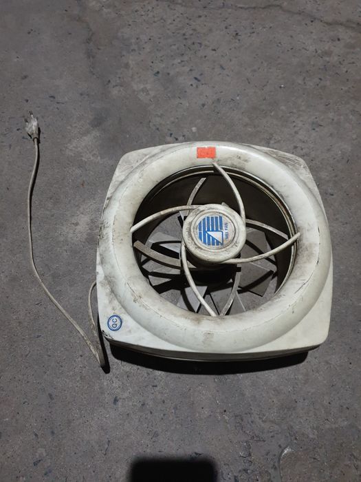 Вытяжка бытовая белая