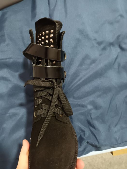 Vand bocanci eleganti URGENT si NEGOCIABIL