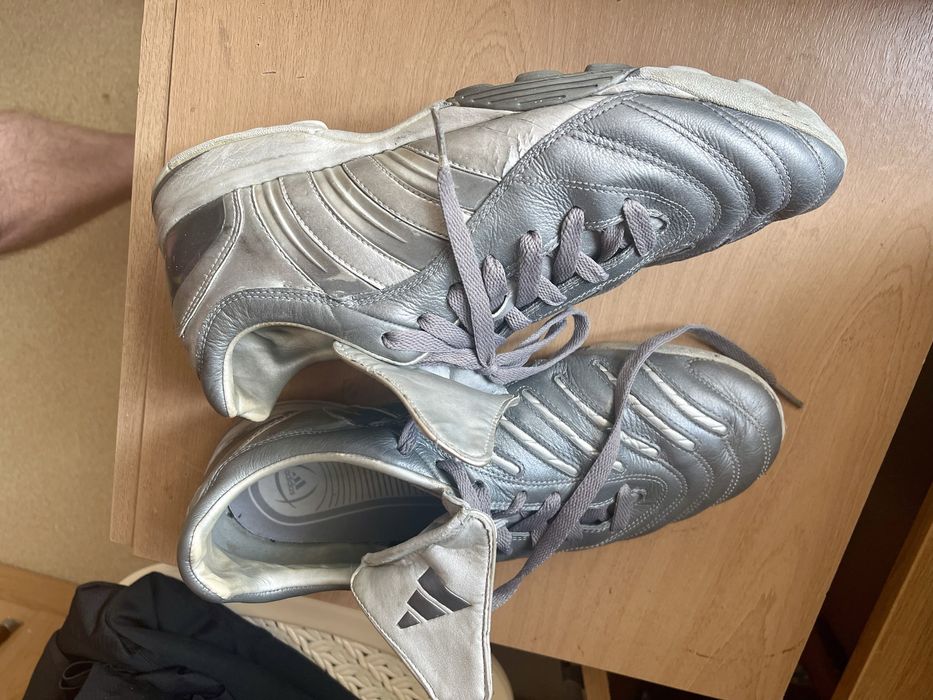 Футболни обувки adidas