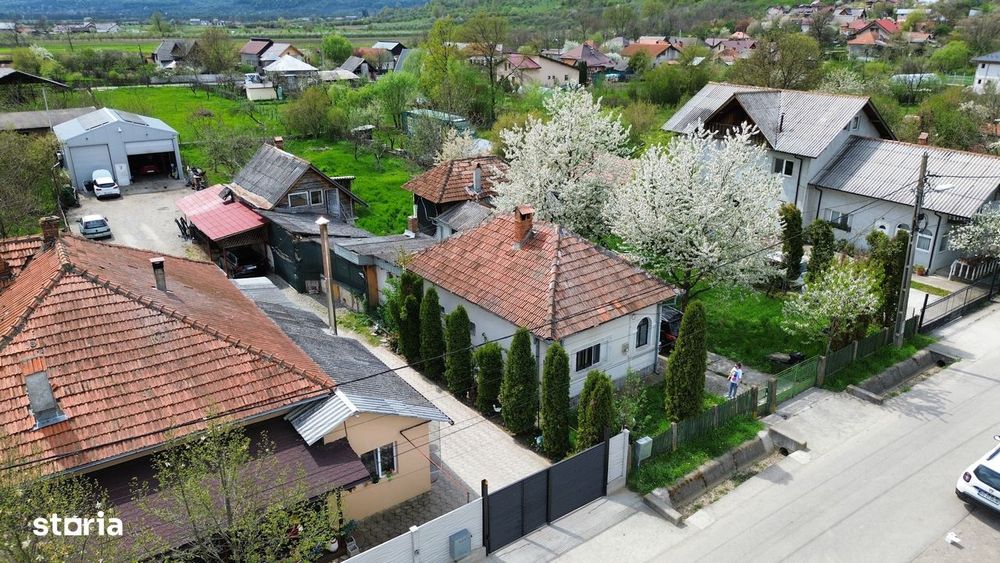 Casa Stalpeni, la asfalt, cu gaze, garaj, anexa, 3 camere, mobilata