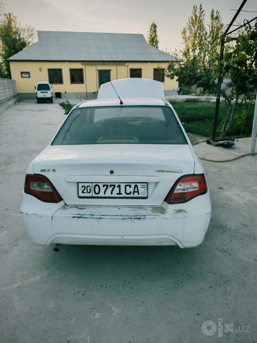 Mashina 2014 gibrid mator matori yaxshi dalada yurgan
