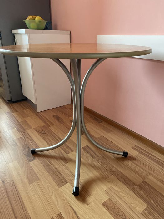 masa rotunda D=80 cm, cu picior metalic