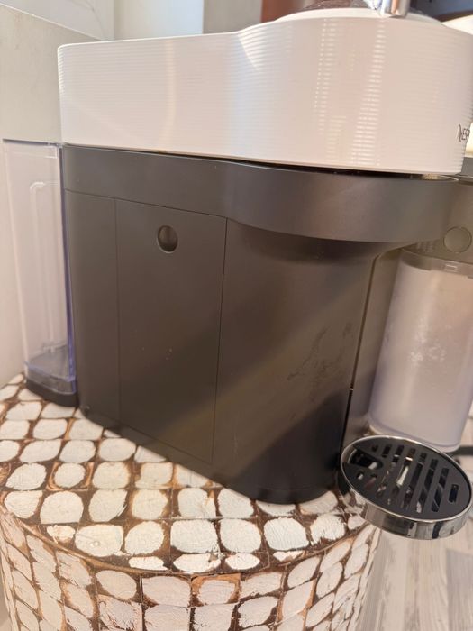 Espressor Nespresso DeLonghi Vertuo Lattissima ENV300W