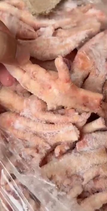 Замороженные куринные лапки