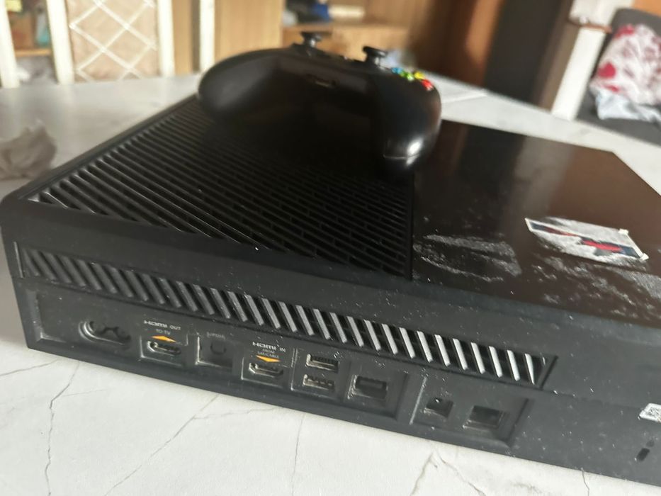 Xbox one 512 gb 1Джостик