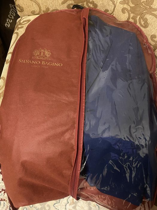 Продам. костюм. тройку