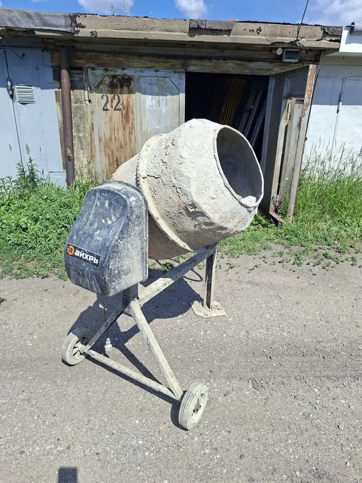 Бетономешалка в рабочем состояний
