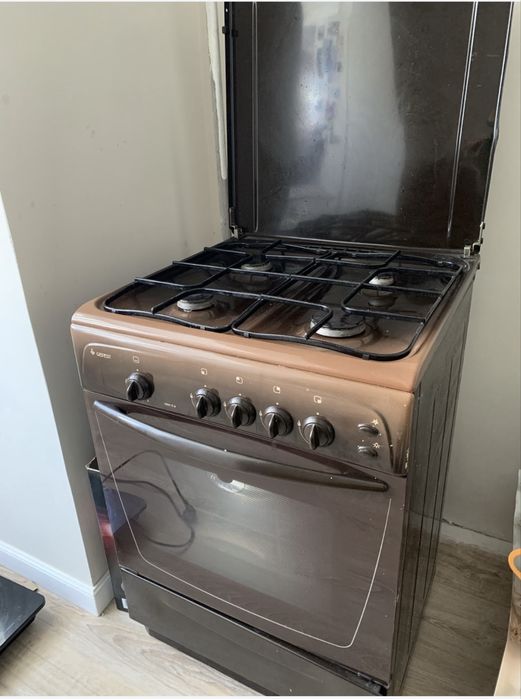 Продам газ плиту