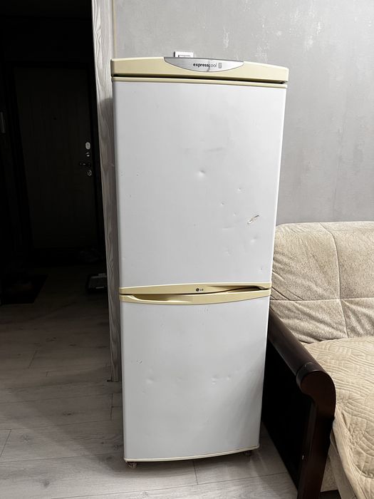 Продам холодильник LG