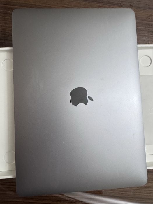 Macbook Air M1.  8/255