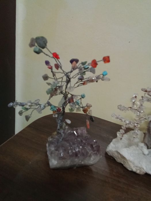 Дървета със полускъпоценни камъни