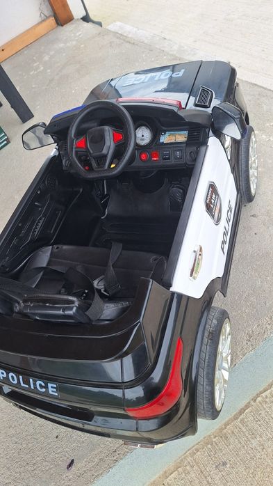 Masinuta de politie cu girofar NOVOKIDS 2-7 ani, cu telecomanda,USB,muzica, 2 motoare