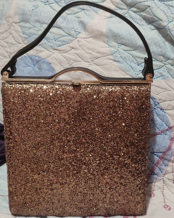 Продам новые клатчи,сумкиПочти даром!