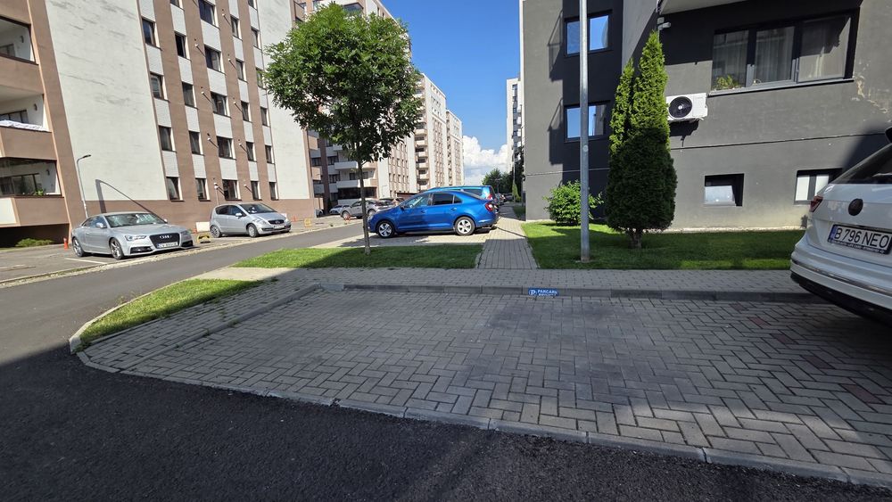 Închiriez loc de parcare Maurer Residence