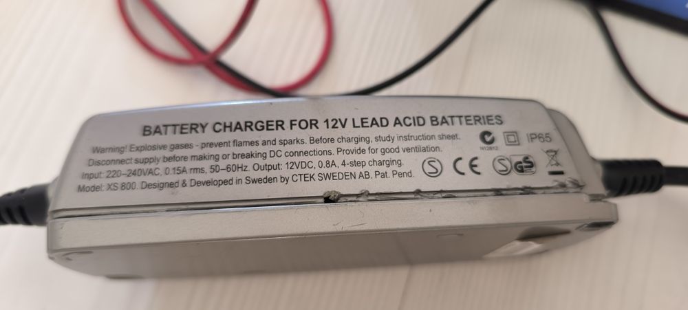 Încărcător inteligent de baterii CTEK XS 800 - moto sau auto