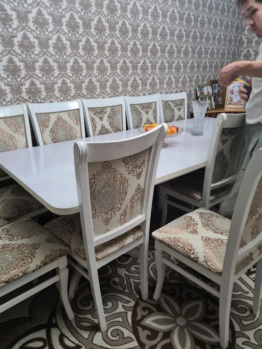 Продам стол 3м белый