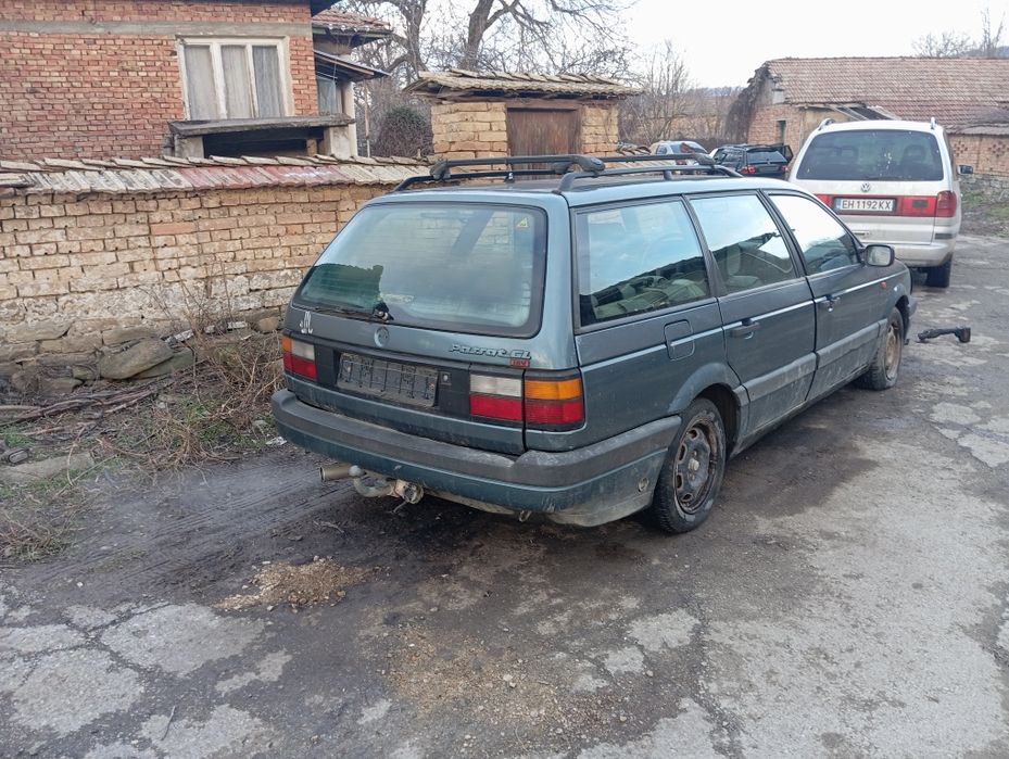 Продавам Пасат Б3 1.8 90 На Части