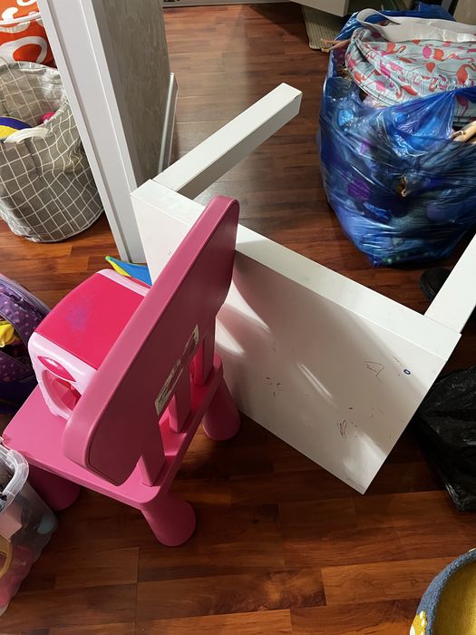 Детский столик со стулом