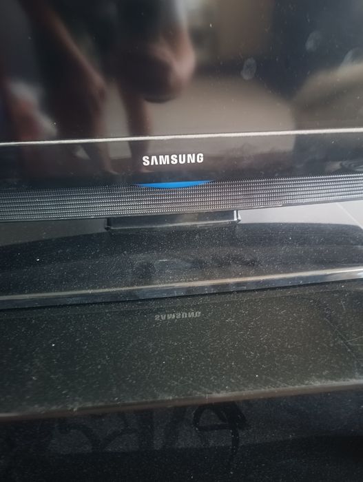 ЖК телевизор Samsung с подставкой