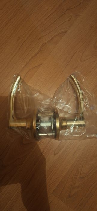 Продам дверные ручки