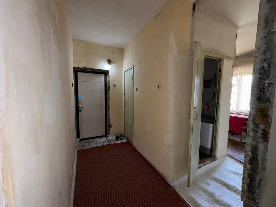 Дом сотилади бэшинчи этаж бир хона 39 кв янги сифатли  эшик ва акфа