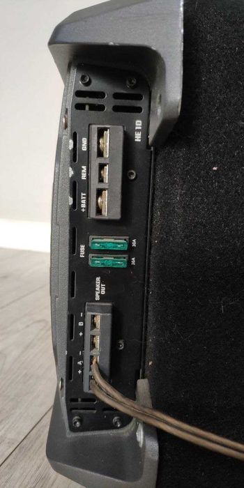 Сабвуфер с усилителем Hertz