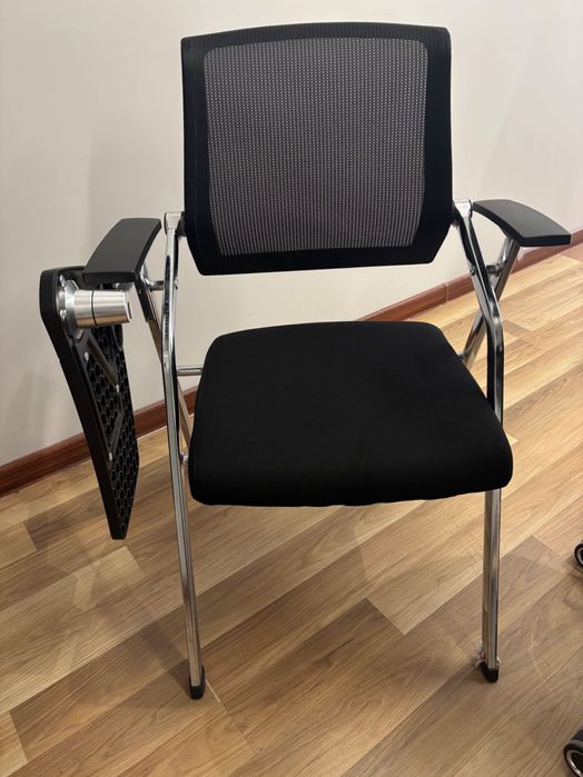 Стулья офисные с подставкой