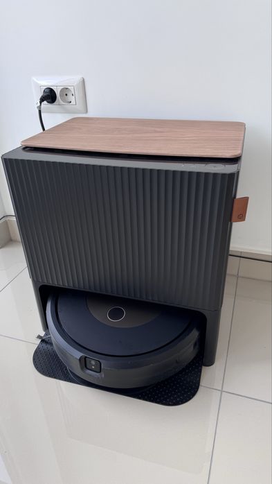 iRobot Roomba Combo j9+ Auto-Fill Clean Base, aspirare + mop, model premium, stare foarte bună