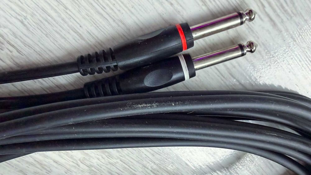 Cablu stereo cu canale separate