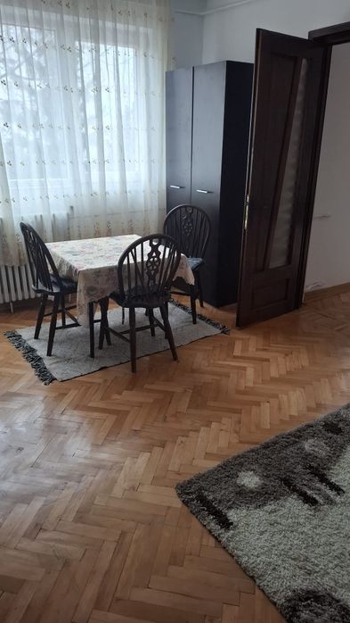 Închiriez apartament cu 2 camere