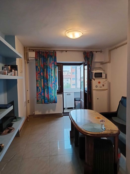 Proprietar, ofer spre inchiriere apartament cu 2 camere cu centrala proprie in Timisoara, str. Simion Barnutiu,  etaj 4/8