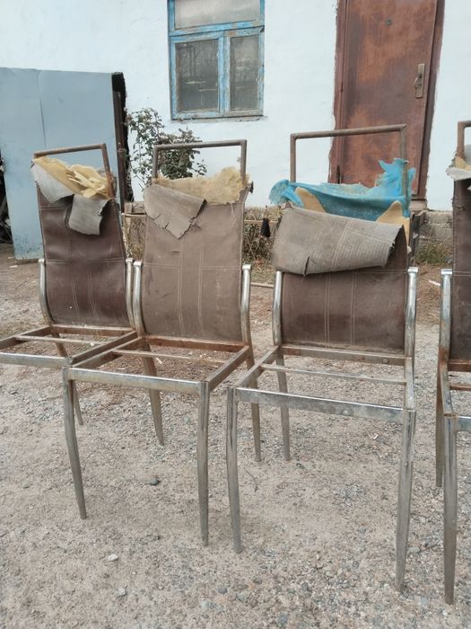 Продам стулья под реставрацию.