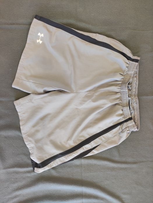 Pantaloni scurti Under Armour marimea M