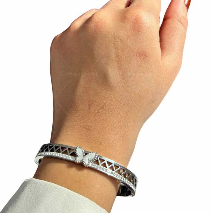 Дамска гривна - сребърно покритите.

Бижута от медицинска стомана.