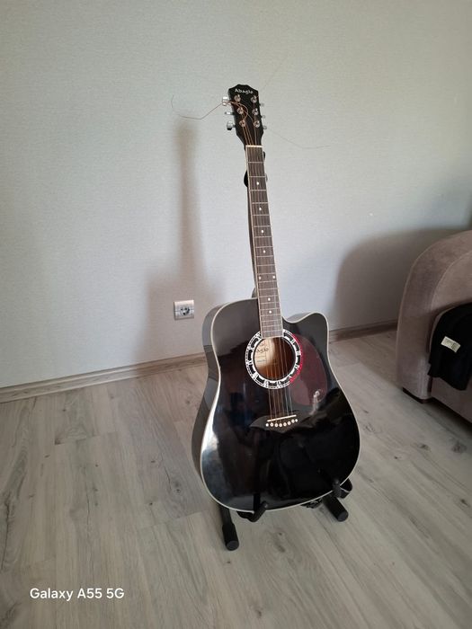 Продам гитару в отличном состоянии