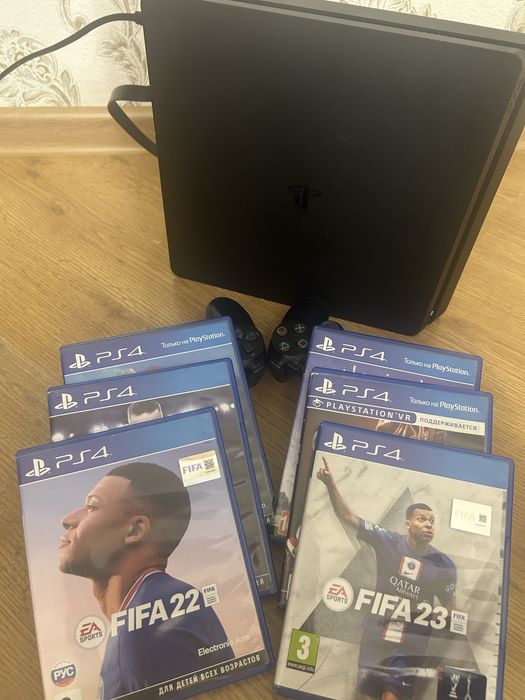 PS4 в хорошем состоянии