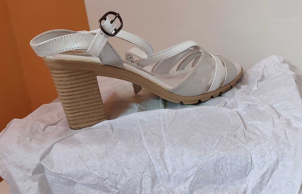 Почти нови дамски сандали