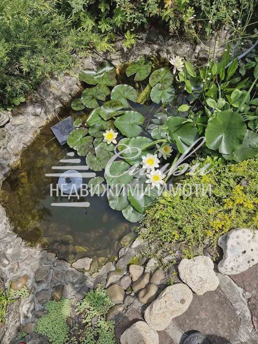 Двуетажна ТУХЛЕНА къща на ПЛОЧА с ДВОР И ГАРАЖ – кв. Пожарната.