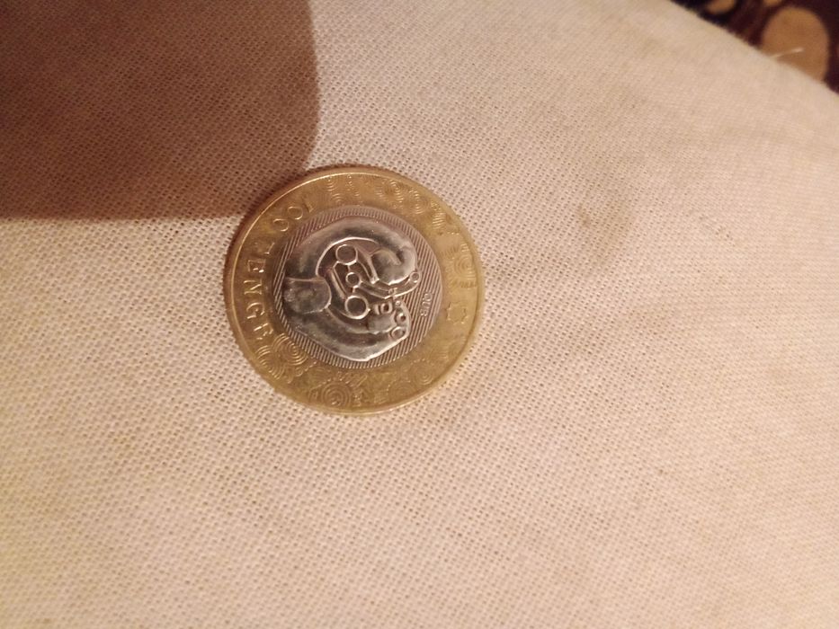 Продам манету 100 тенге