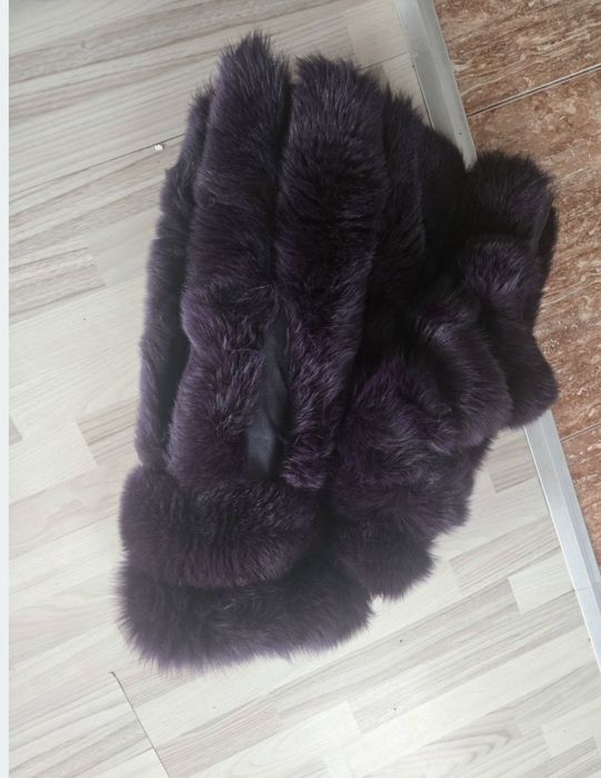 Haina blana vulpe mov 
61 cm lungime
104 cm circumf bust
40 lun