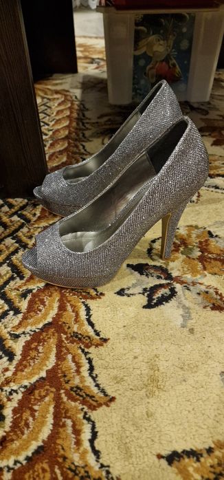 Продам туфли новые