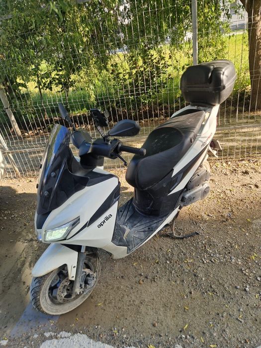 Vând scuter Aprilia sxr50