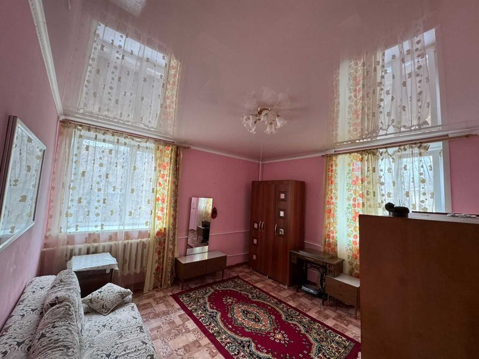 Продается  3-  комн квартира по адресу Царева  19