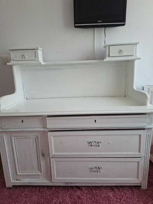 Comoda vintage revopsita