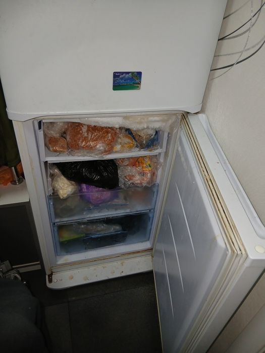Холодильник в рабочем состояния