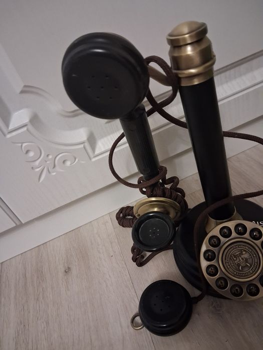 Телефон в старинном стиле рабочий