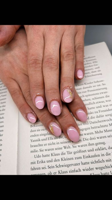 Unghii cu gel/semi CORABIA